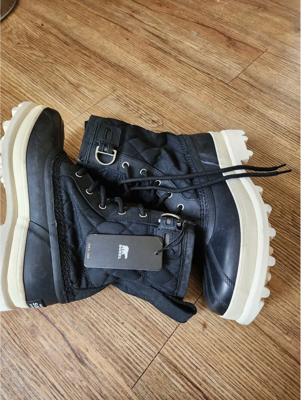 Size 8 Sorel Waterproof Winter Boots Black and White Rubber Sole Size 8